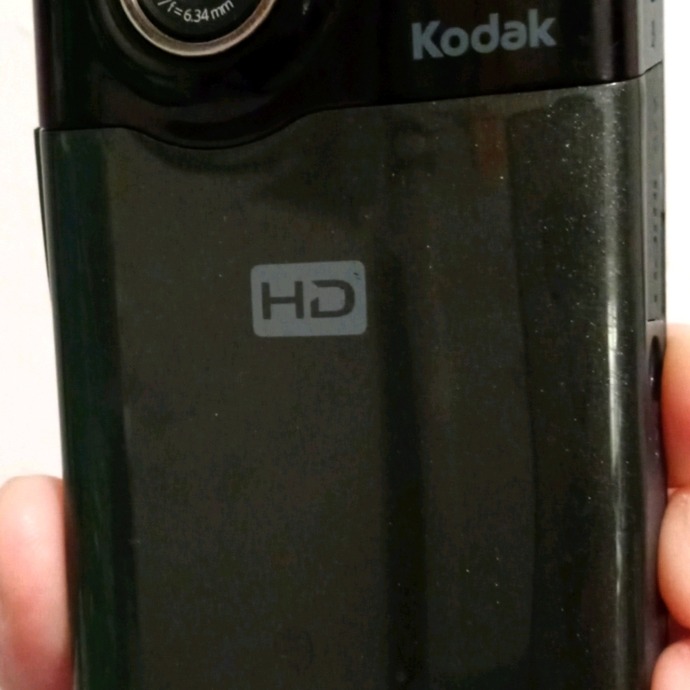 Kodak z18 portable 1.6m camcorder